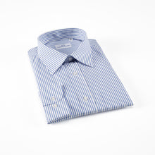 Carica l&#39;immagine nel visualizzatore di Gallery, Camicia blu regular collo classico con taschino 4046
