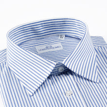 Carica l&#39;immagine nel visualizzatore di Gallery, Camicia blu regular collo classico con taschino 4046
