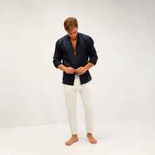 Carica l&#39;immagine nel visualizzatore di Gallery, Camicia in lino blu scuro regular collo coreana 4555
