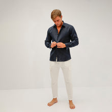Carica l&#39;immagine nel visualizzatore di Gallery, Camicia in lino blu scuro regular collo classico 4551
