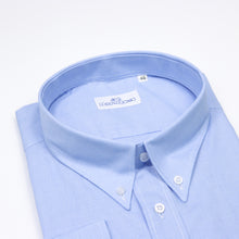 Carica l&#39;immagine nel visualizzatore di Gallery, 2023 Camicia azzurra calibrata collo bottondown con taschino 4412
