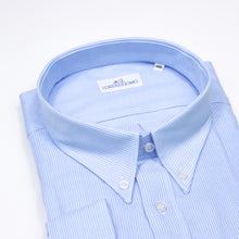 Carica l&#39;immagine nel visualizzatore di Gallery, 2023 Camicia azzurra calibrata collo bottondown con taschino 4414
