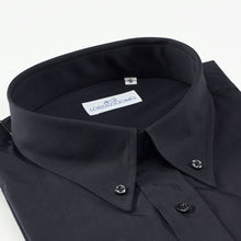 Carica l&#39;immagine nel visualizzatore di Gallery, Camicia nera regular collo bottondown con taschino 4045
