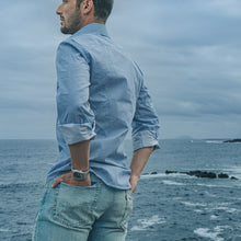 Carica l&#39;immagine nel visualizzatore di Gallery, Camicia blu regular collo classico con taschino 4055
